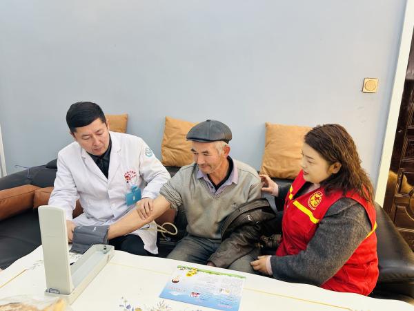 日义诊行 温暖入人心凯发k8娱乐唯一冬(图2)